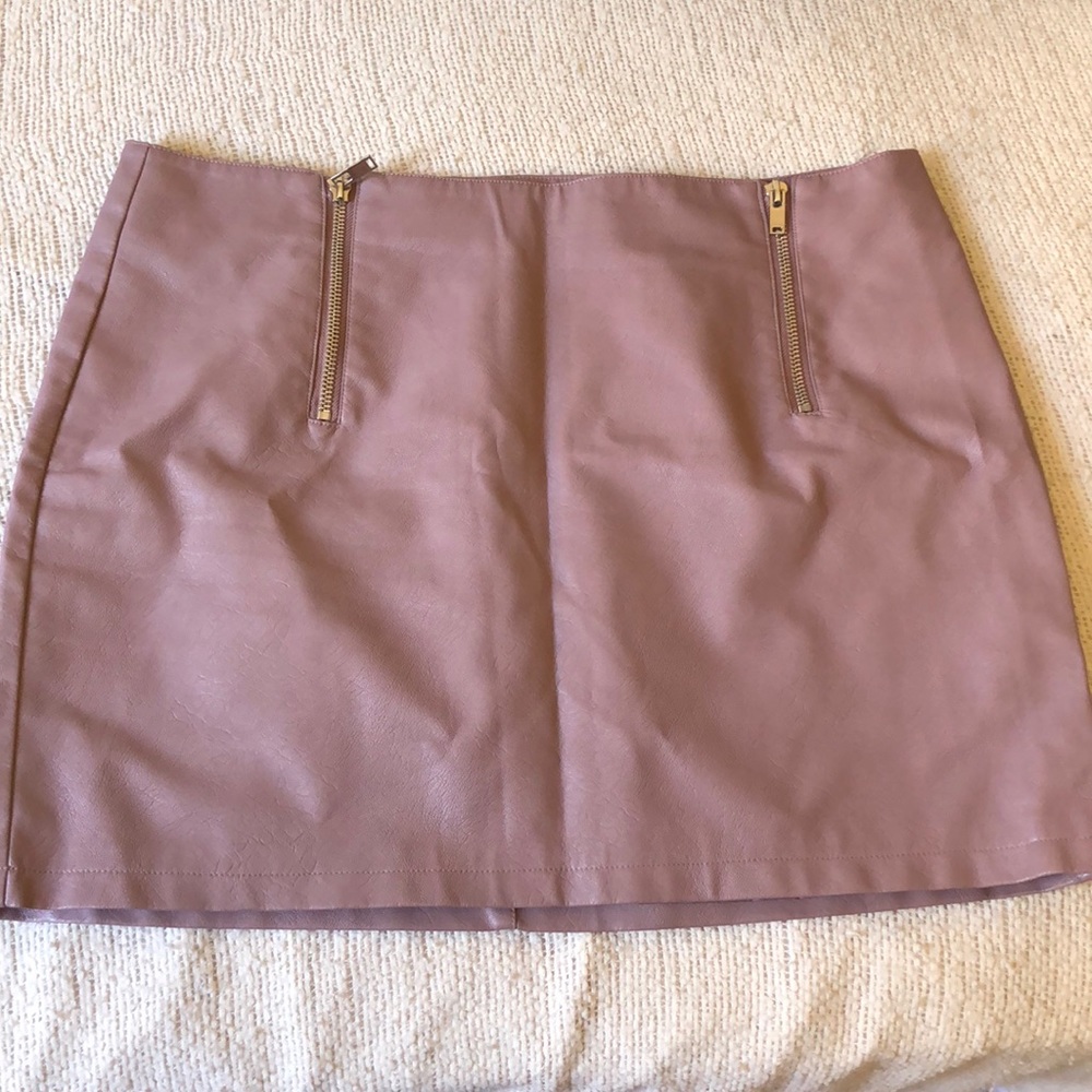 Forever 21 faux leather mauve skirt